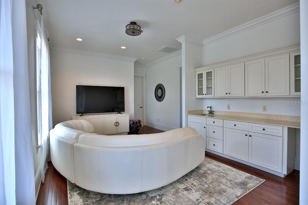 For Sale: $3,875,000 (5 beds, 5 baths, 5912 Square Feet)