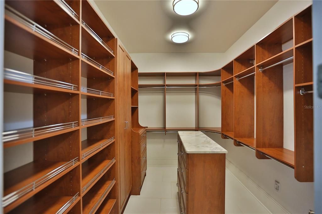 For Sale: $3,875,000 (5 beds, 5 baths, 5912 Square Feet)