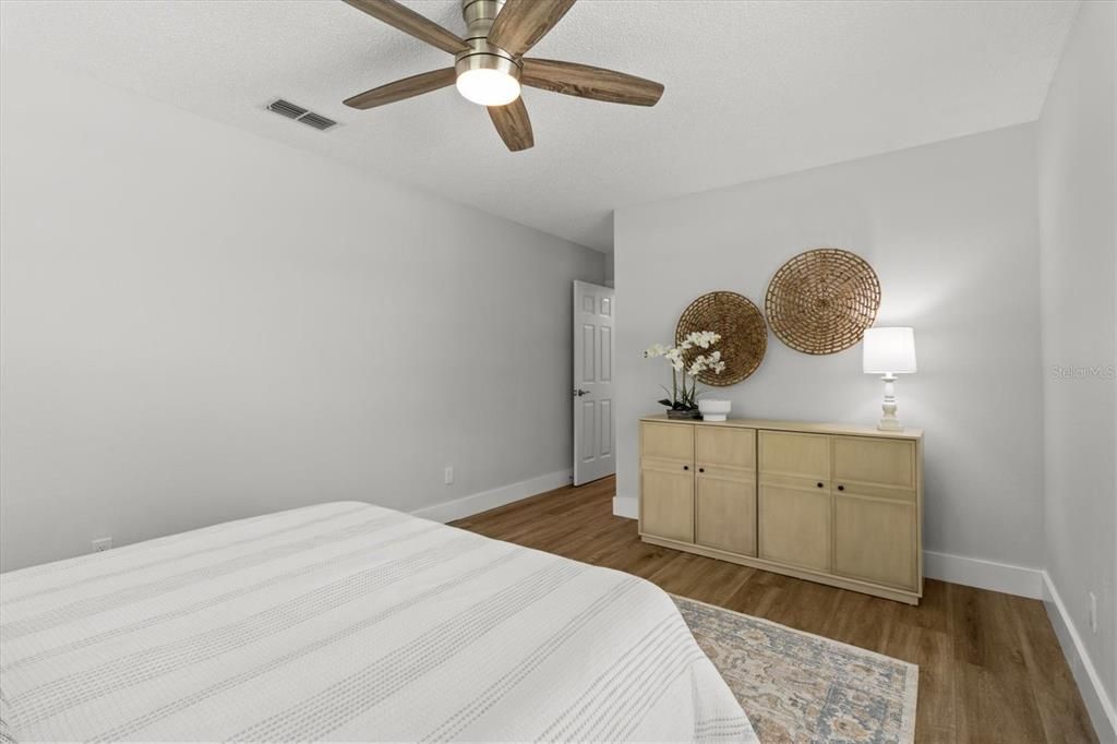 Active With Contract: $399,999 (2 beds, 2 baths, 1498 Square Feet)