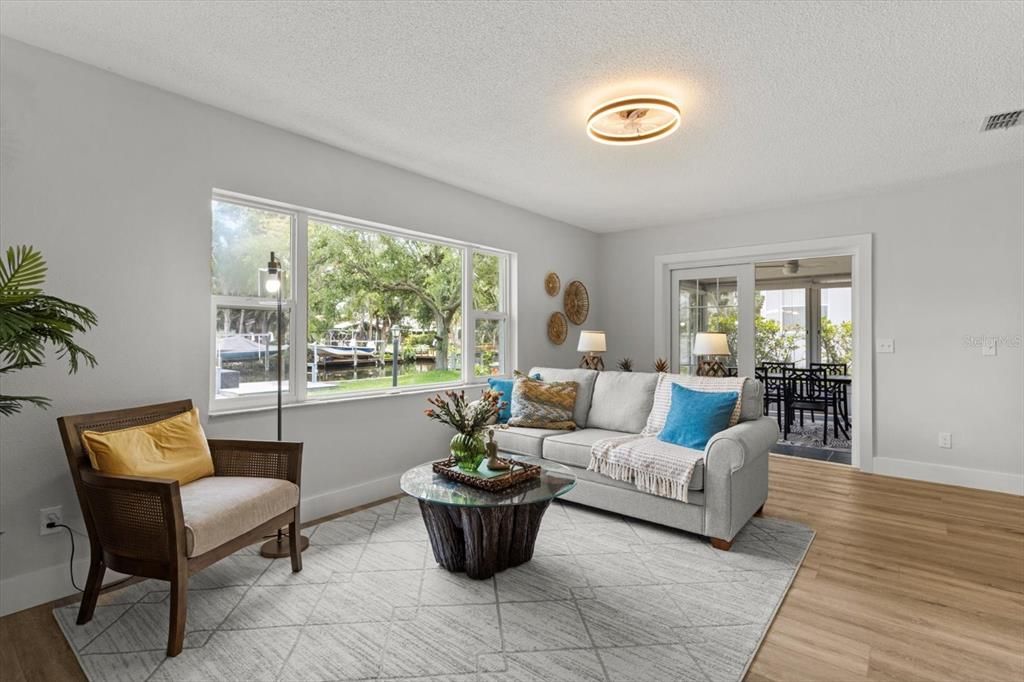 Active With Contract: $399,999 (2 beds, 2 baths, 1498 Square Feet)