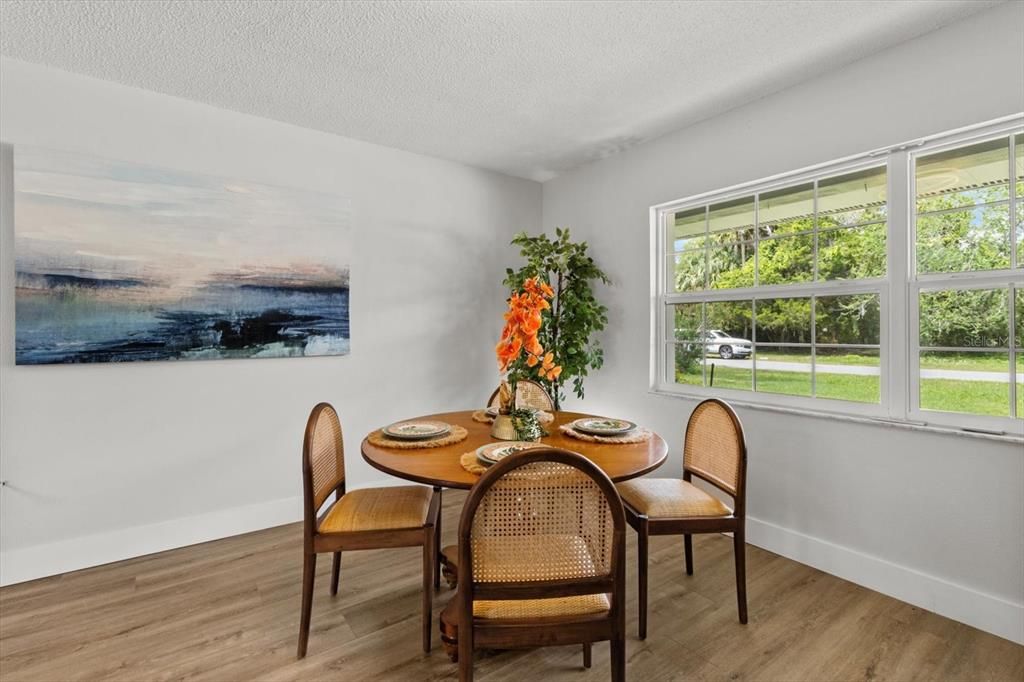 Active With Contract: $399,999 (2 beds, 2 baths, 1498 Square Feet)