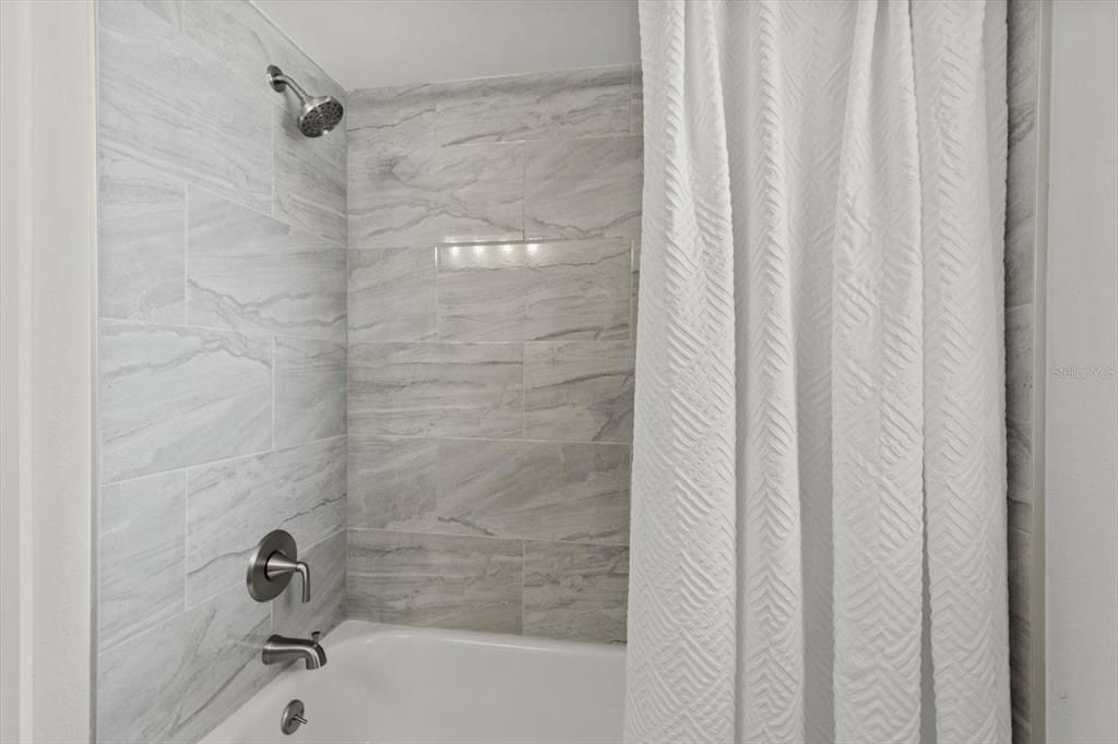 Active With Contract: $399,999 (2 beds, 2 baths, 1498 Square Feet)