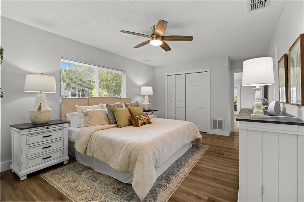 Active With Contract: $399,999 (2 beds, 2 baths, 1498 Square Feet)