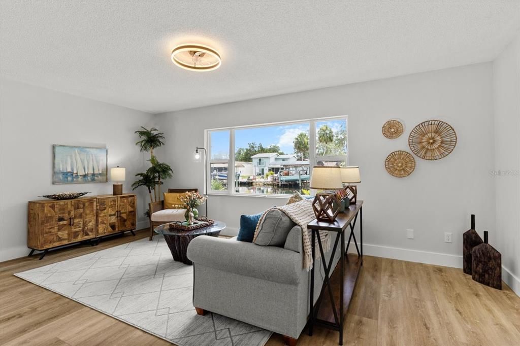 Active With Contract: $399,999 (2 beds, 2 baths, 1498 Square Feet)