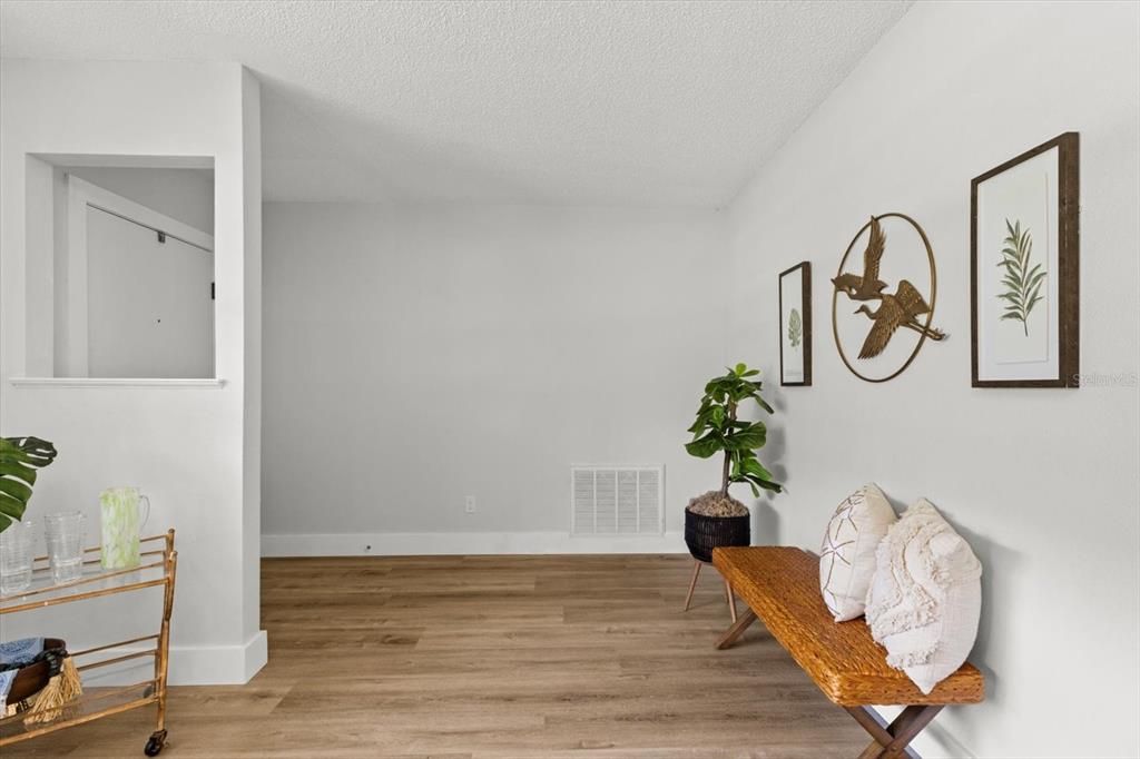 Active With Contract: $399,999 (2 beds, 2 baths, 1498 Square Feet)