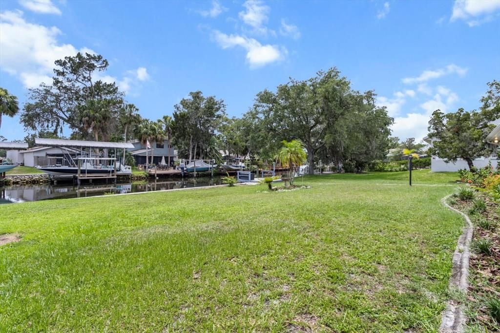 Active With Contract: $399,999 (2 beds, 2 baths, 1498 Square Feet)