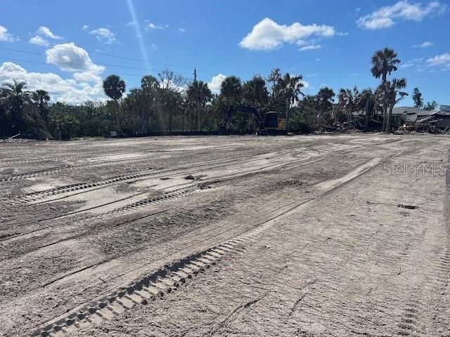 На продажу: $2,200,000 (0.66 acres)