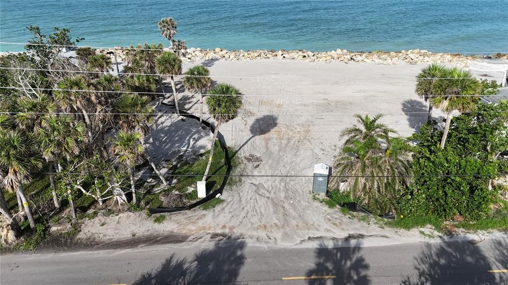 На продажу: $2,200,000 (0.66 acres)