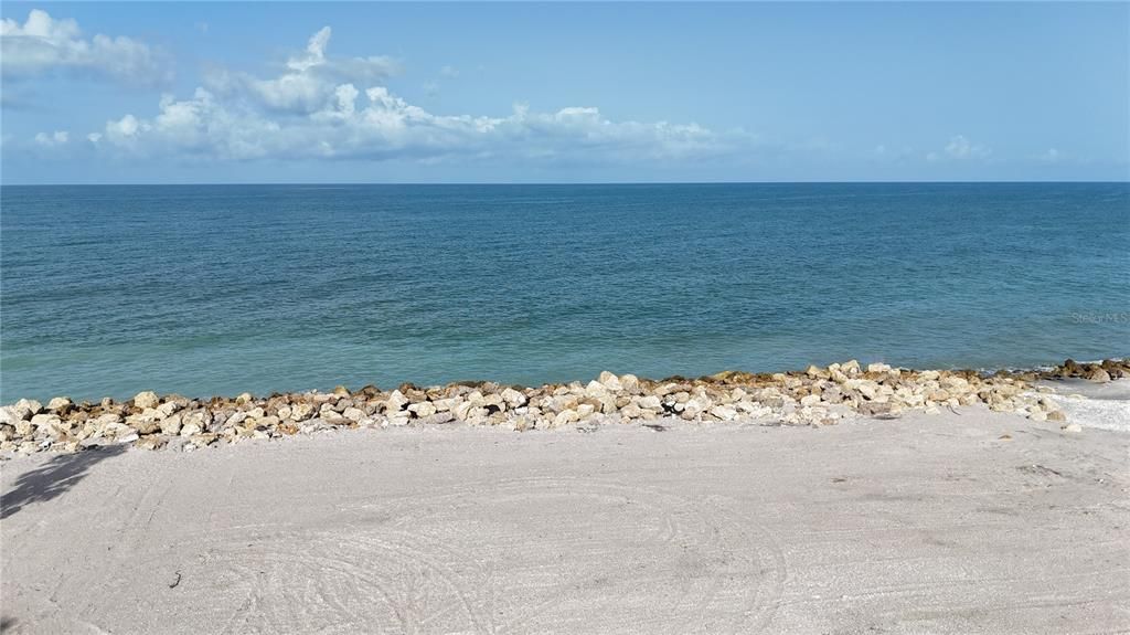 На продажу: $2,200,000 (0.66 acres)