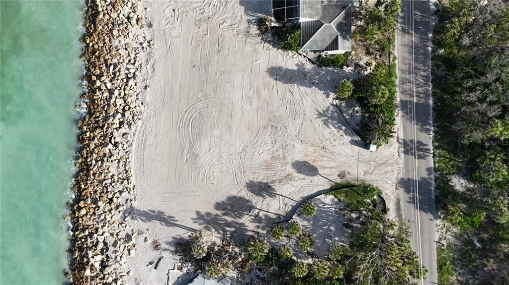 На продажу: $2,200,000 (0.66 acres)