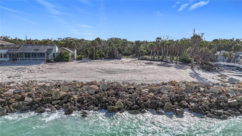 На продажу: $2,200,000 (0.66 acres)