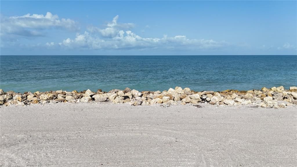 На продажу: $2,200,000 (0.66 acres)