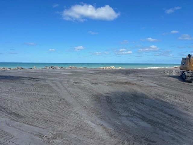 На продажу: $2,200,000 (0.66 acres)