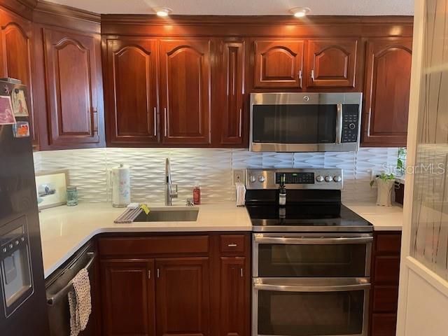 Active With Contract: $187,500 (1 beds, 1 baths, 799 Square Feet)