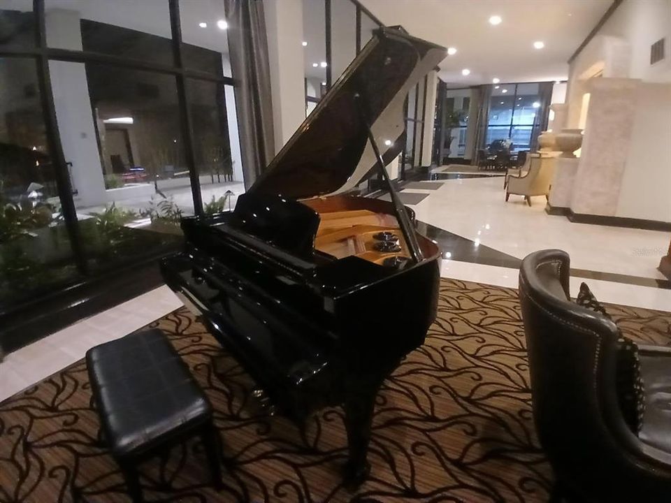 Active With Contract: $187,500 (1 beds, 1 baths, 799 Square Feet)