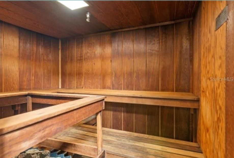 Active With Contract: $187,500 (1 beds, 1 baths, 799 Square Feet)