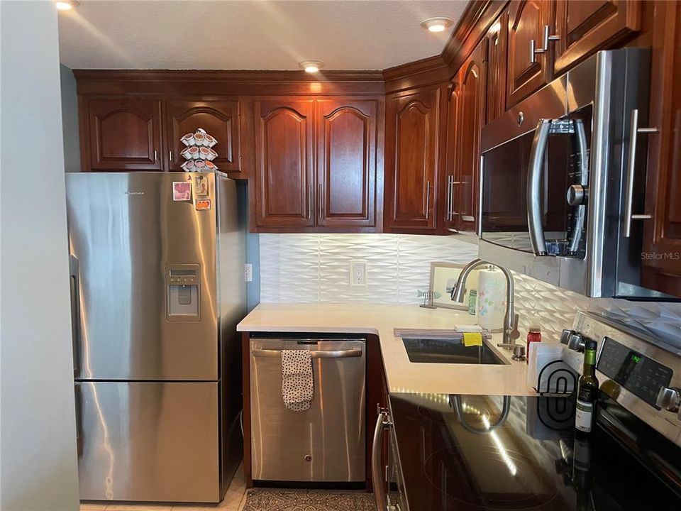 Active With Contract: $187,500 (1 beds, 1 baths, 799 Square Feet)