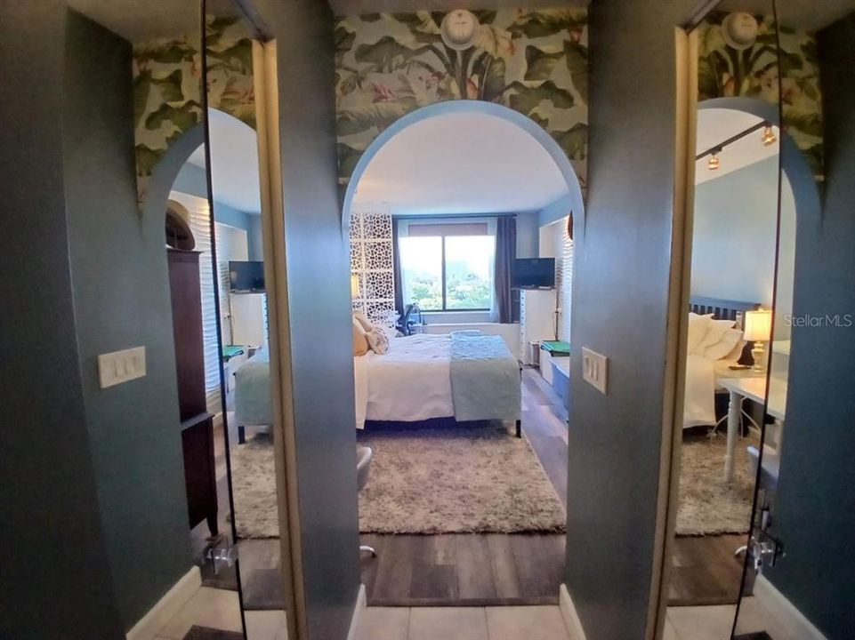 Active With Contract: $187,500 (1 beds, 1 baths, 799 Square Feet)