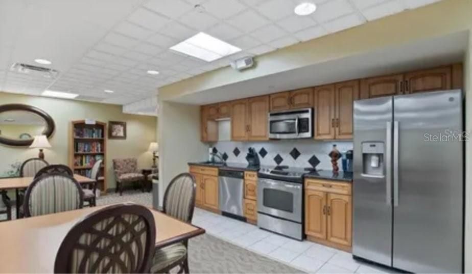 Active With Contract: $187,500 (1 beds, 1 baths, 799 Square Feet)