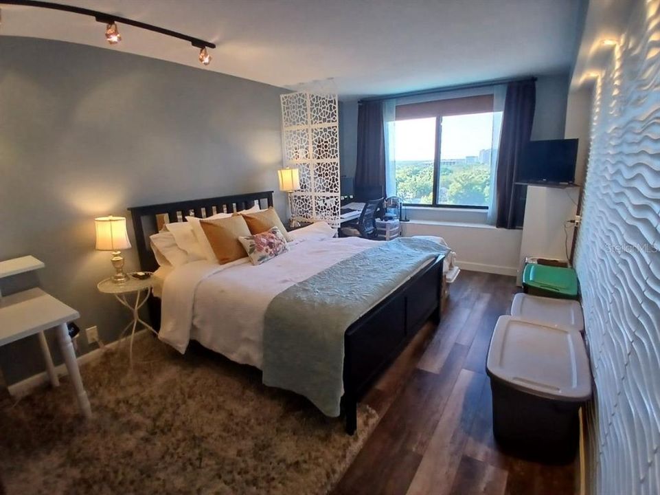 Active With Contract: $187,500 (1 beds, 1 baths, 799 Square Feet)