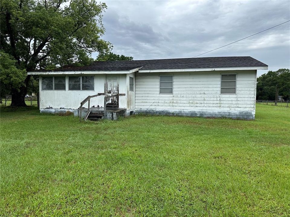 For Sale: $2,500,000 (3 beds, 2 baths, 1170 Square Feet)