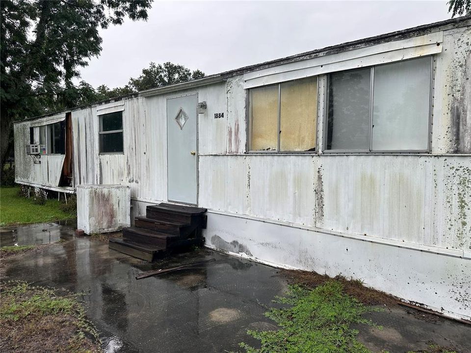 For Sale: $2,500,000 (3 beds, 2 baths, 1170 Square Feet)