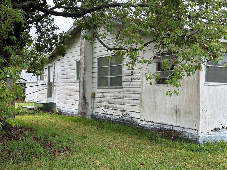 For Sale: $2,500,000 (3 beds, 2 baths, 1170 Square Feet)