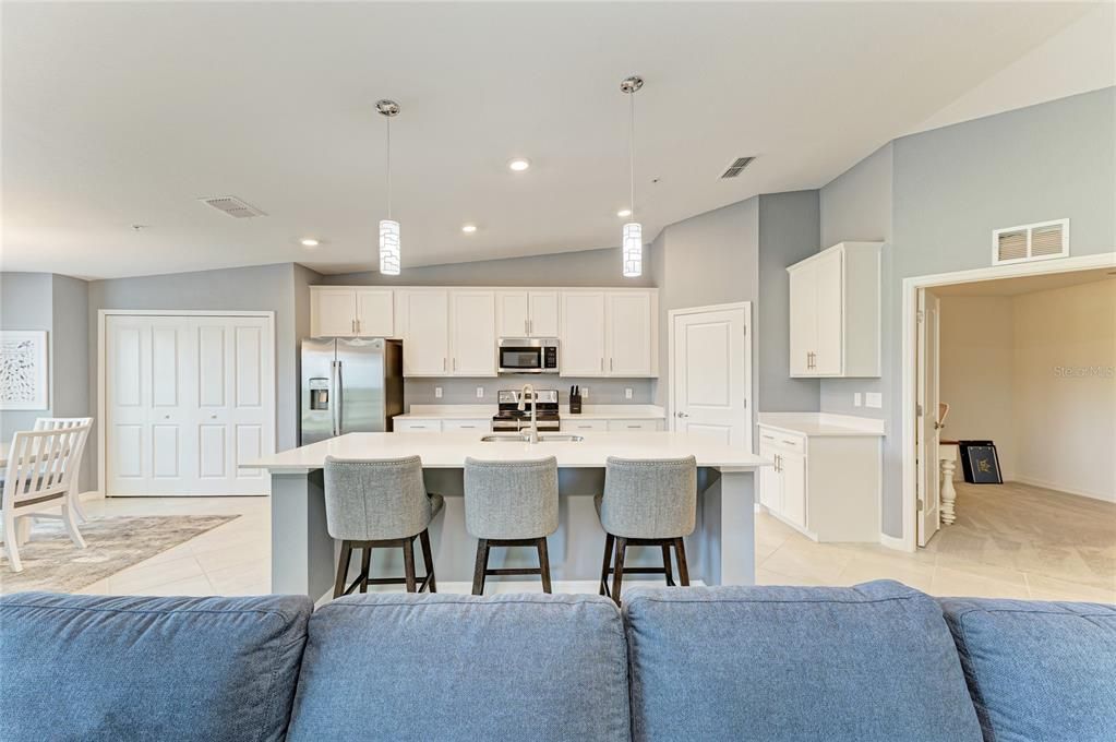 待售: $389,000 (2 贝兹, 2 浴室, 1366 平方英尺)