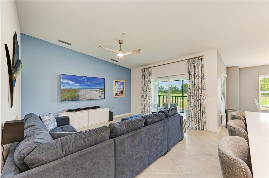 待售: $389,000 (2 贝兹, 2 浴室, 1366 平方英尺)