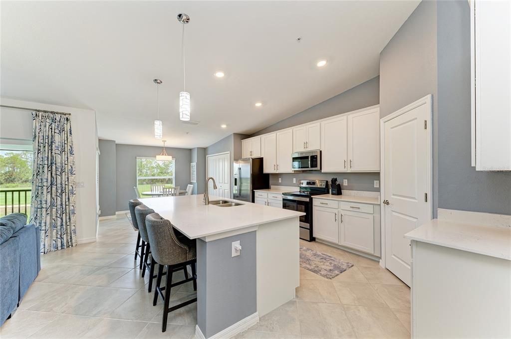 待售: $389,000 (2 贝兹, 2 浴室, 1366 平方英尺)