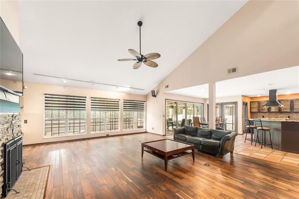 待售: $730,000 (3 贝兹, 2 浴室, 2383 平方英尺)