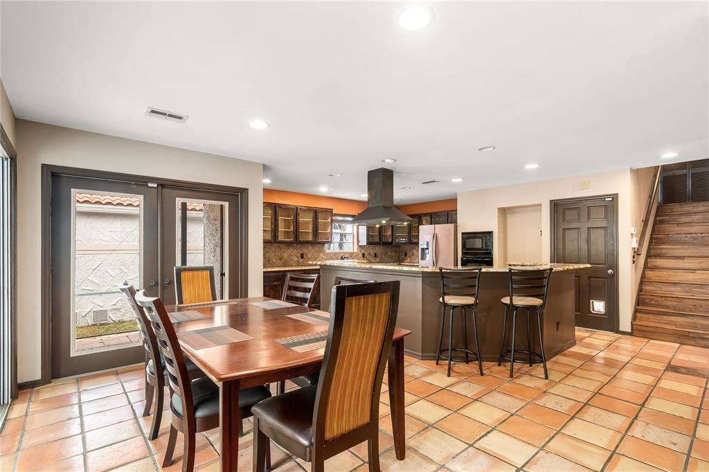 待售: $730,000 (3 贝兹, 2 浴室, 2383 平方英尺)