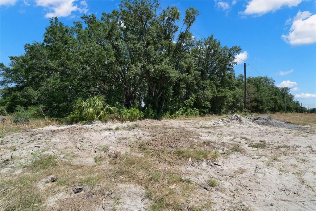 Под контрактом: $950,000 (5.57 acres)