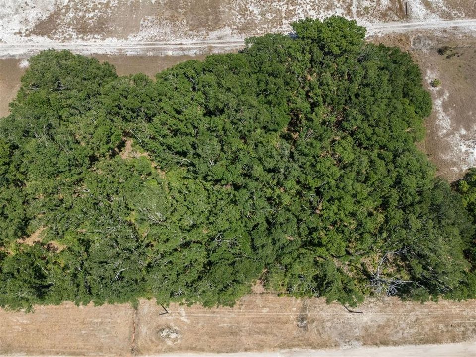 Под контрактом: $950,000 (5.57 acres)