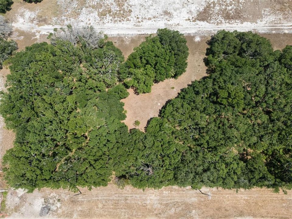 Под контрактом: $950,000 (5.57 acres)