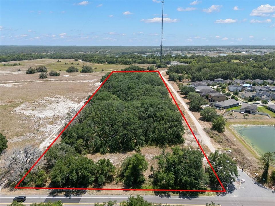 Под контрактом: $950,000 (5.57 acres)