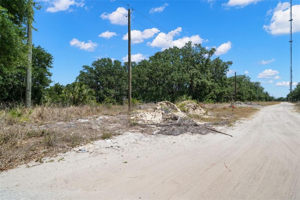 Под контрактом: $950,000 (5.57 acres)