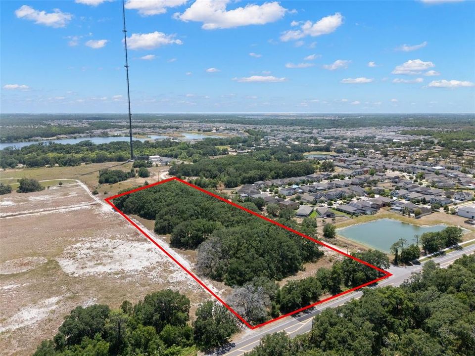 Под контрактом: $950,000 (5.57 acres)