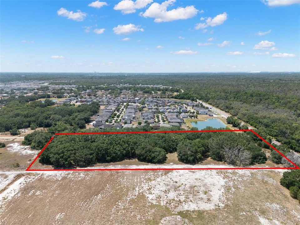 Под контрактом: $950,000 (5.57 acres)