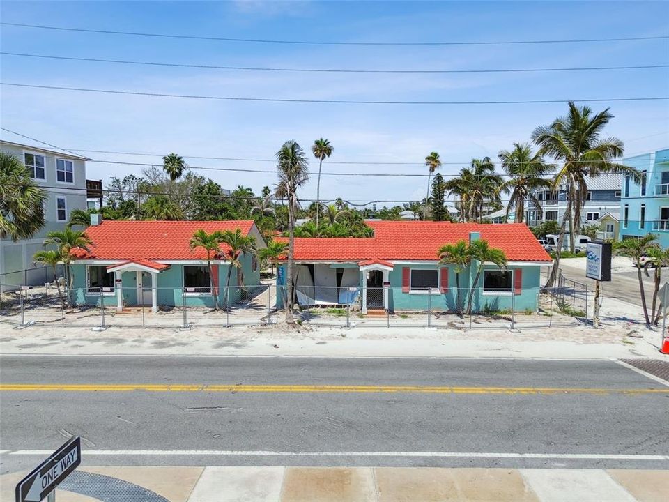 合同活跃: $3,750,000 (14 贝兹, 0 浴室, 4660 平方英尺)