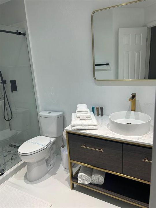 На продажу: $189,900 (2 спален, 2 ванн, 1034 Квадратных фут)