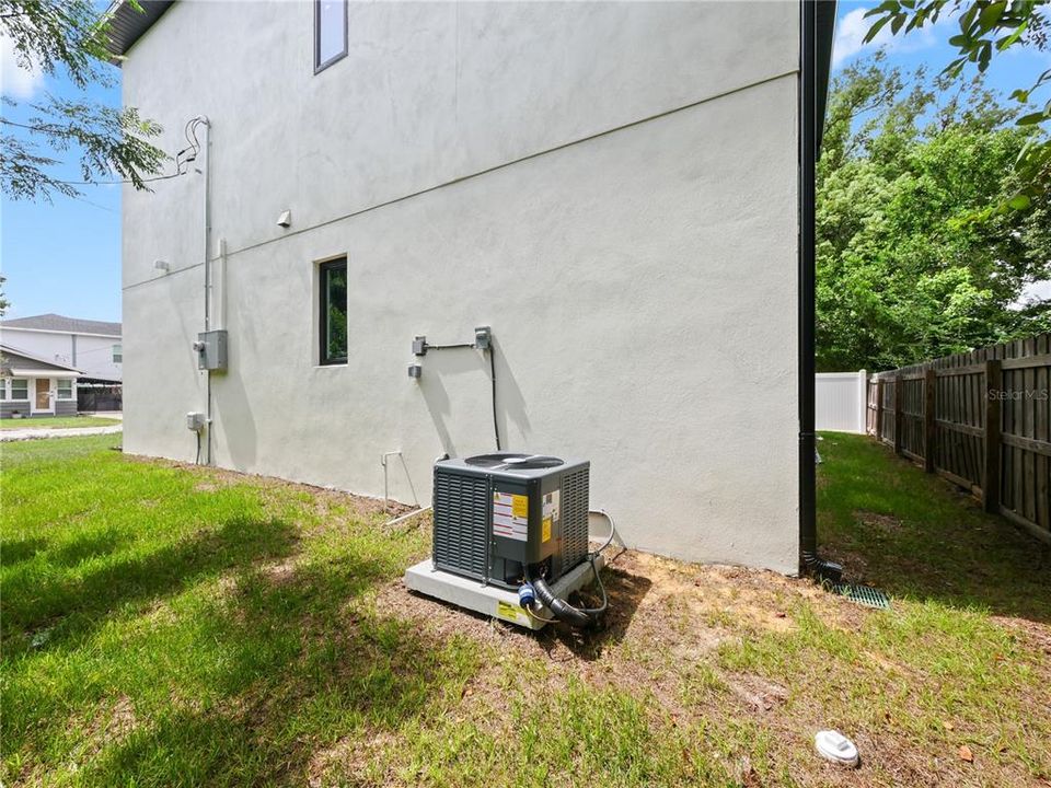 For Sale: $629,999 (3 beds, 3 baths, 1170 Square Feet)