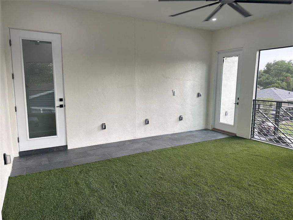 For Sale: $629,999 (3 beds, 3 baths, 1170 Square Feet)