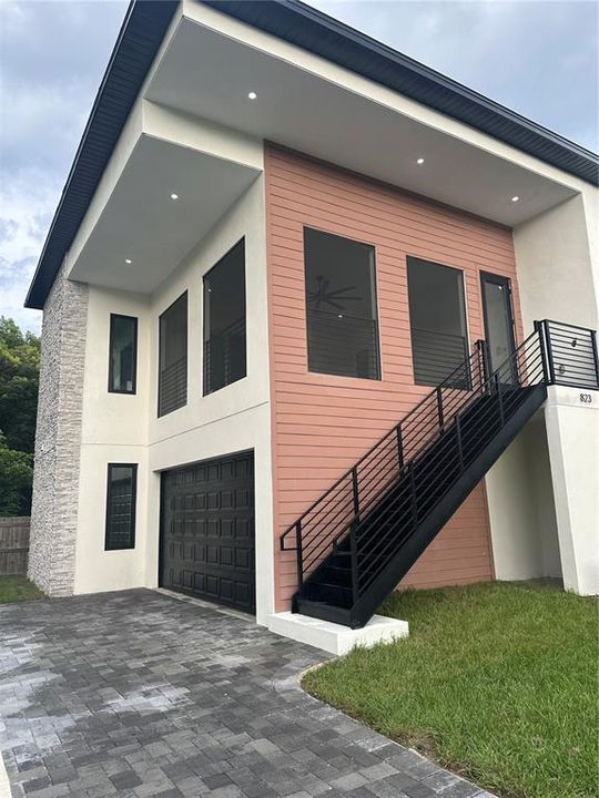 For Sale: $629,999 (3 beds, 3 baths, 1170 Square Feet)