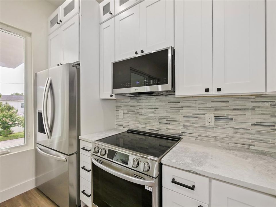 For Sale: $629,999 (3 beds, 3 baths, 1170 Square Feet)