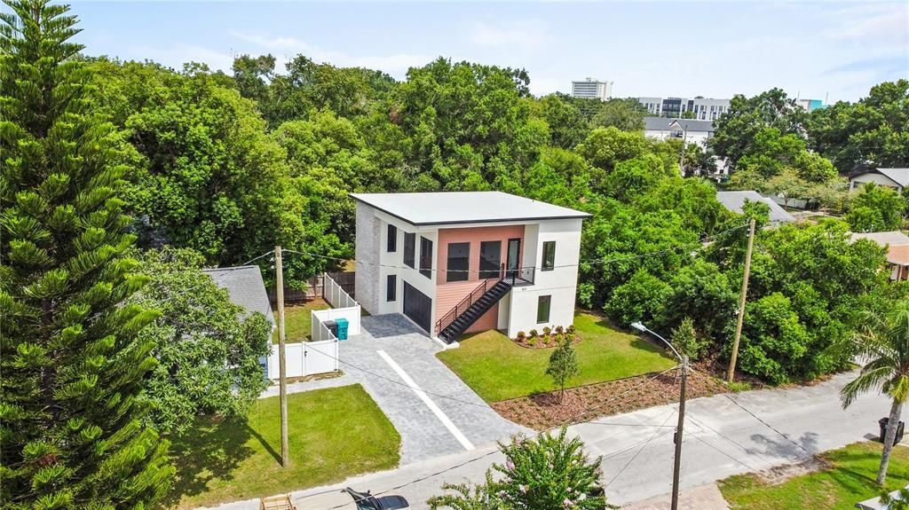 For Sale: $629,999 (3 beds, 3 baths, 1170 Square Feet)