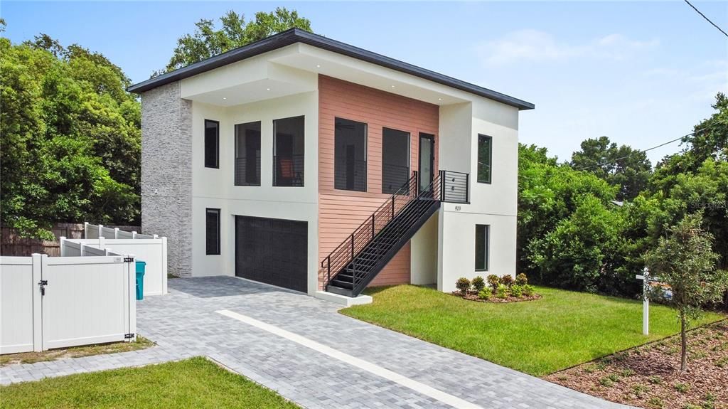 For Sale: $629,999 (3 beds, 3 baths, 1170 Square Feet)