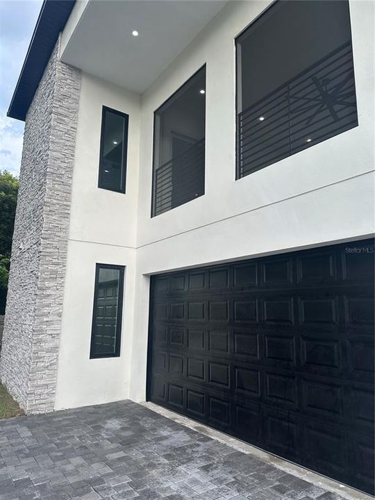 For Sale: $629,999 (3 beds, 3 baths, 1170 Square Feet)