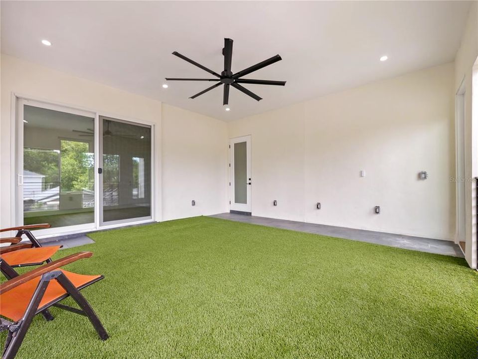 For Sale: $629,999 (3 beds, 3 baths, 1170 Square Feet)