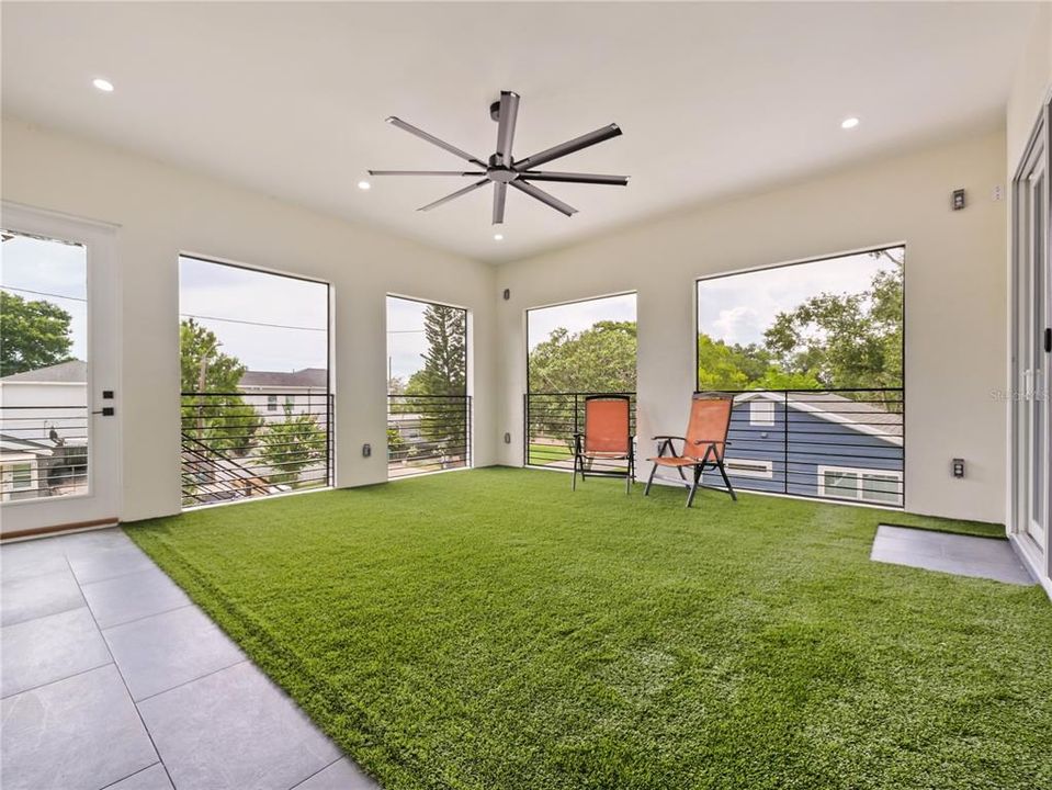 For Sale: $629,999 (3 beds, 3 baths, 1170 Square Feet)